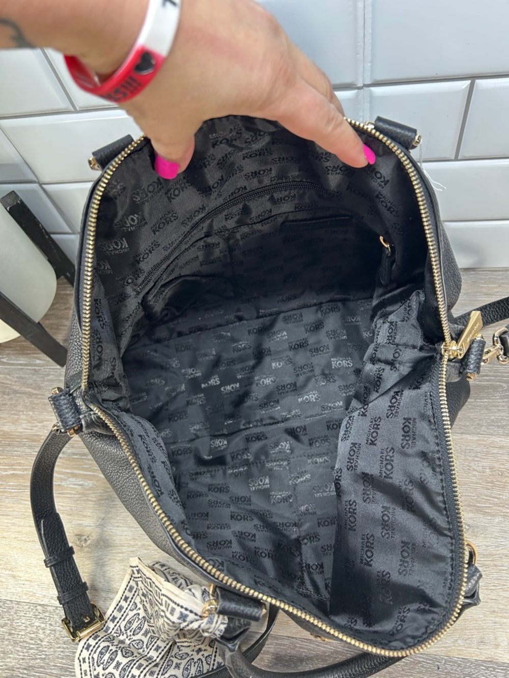 4550 Michael Kors Black Pebbled Leather Satchel - Picture 4 of 13